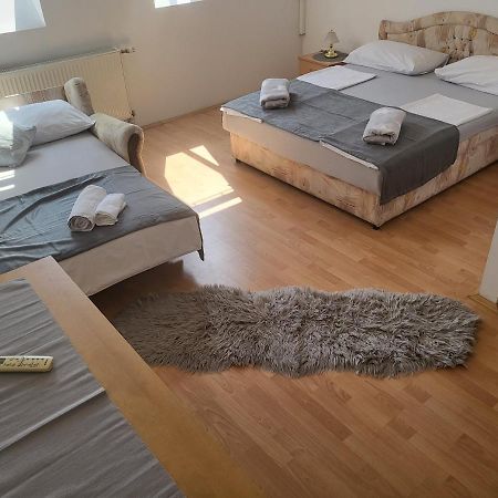 Pansion Brod Bed & Breakfast ภายนอก รูปภาพ